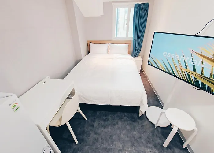 Hotel W *